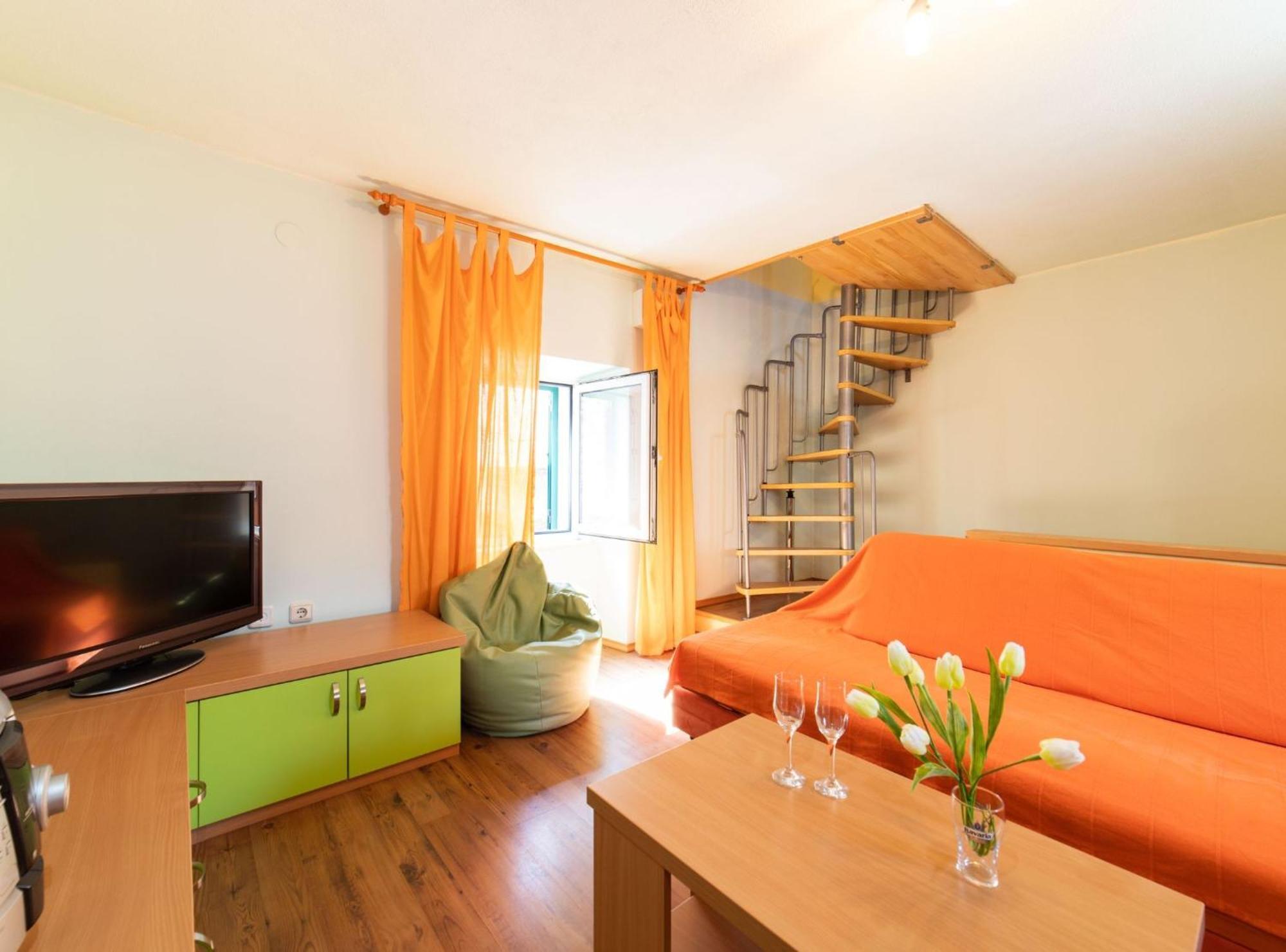 Seafront Villa With Furnished Sun Terrace, Close To The Beach Kaštela 외부 사진